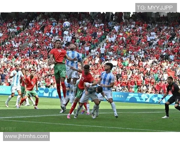 足球明星球迷因比赛争执引发激烈冲突现场混乱不堪令人震惊